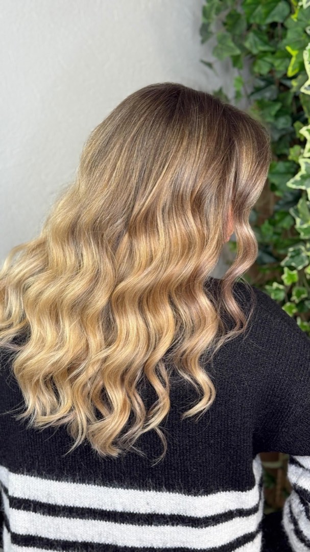 Balayage biondo realizzato da Looklounge